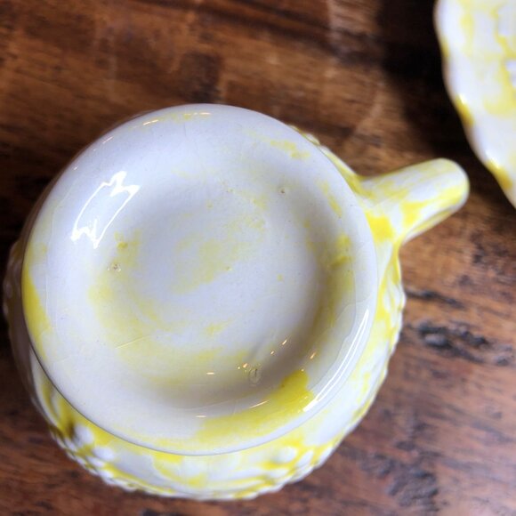 2 Vintage Yellow Vinyard Tea Cups - Picture 4 of 10